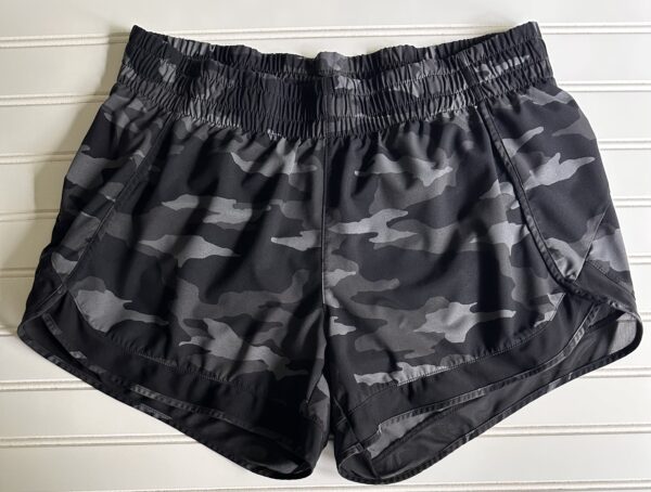 Athleta Printed Mesh Racer Run 4” MAMA Shorts